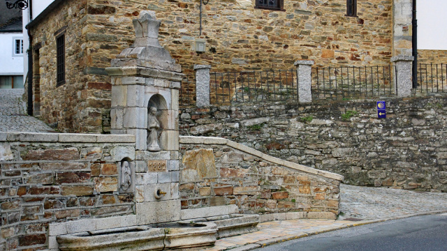 Fonte Sagrada e Igrexa da Fonsagrada