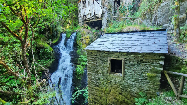 Seimeira e muiños de Parada