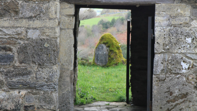Fonte e Igrexa en Padornelo